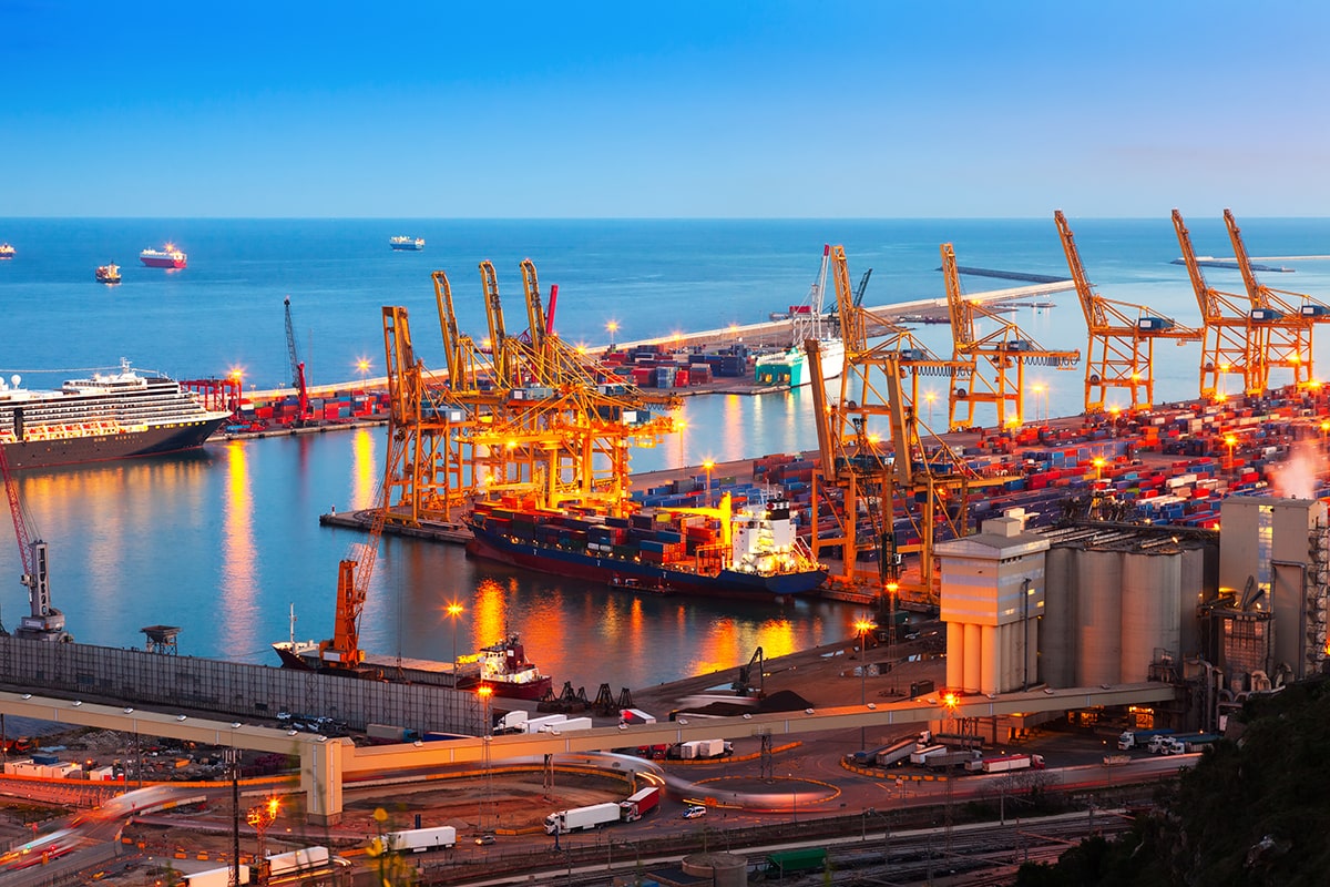 industrial-port-de-barcelona-evening-min